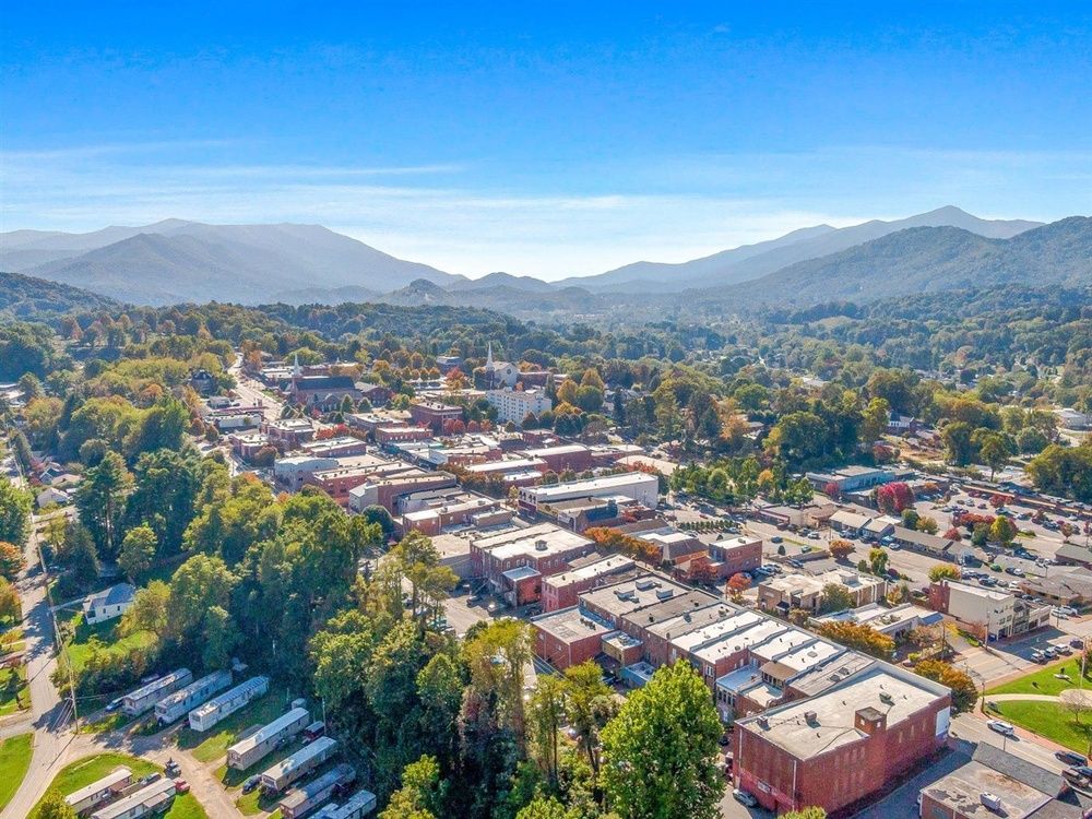 237 Ratcliff Cove Rd., Waynesville, NC 28786
